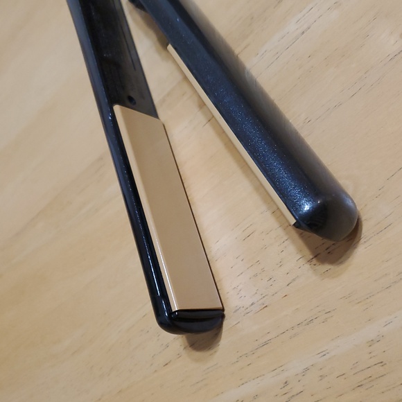 CHI Black Hair Straightener - Picture 3 of 3
